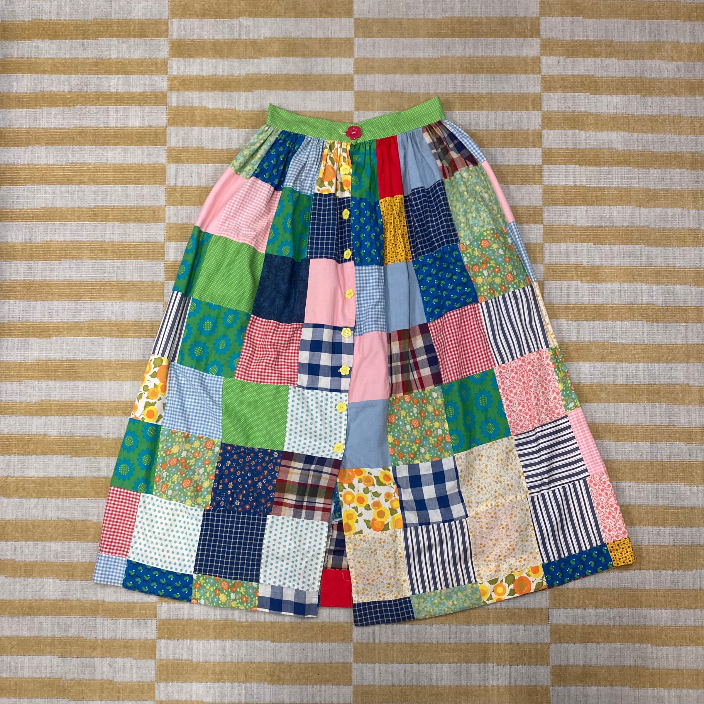 美品★ FLOWER PATCHWORK PLEATED SKIRT Floral Patchwork Skirt | Dead Center Vintage