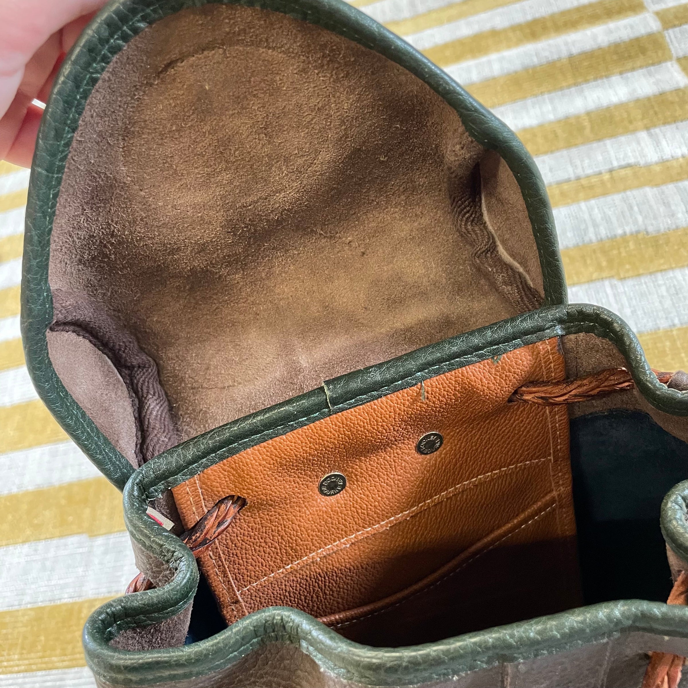 Dooney & Bourke バッグパック　リュック　レザー　グリーン　大容量 Dooney & Bourke Mini Backpack | Dead Center Vintage