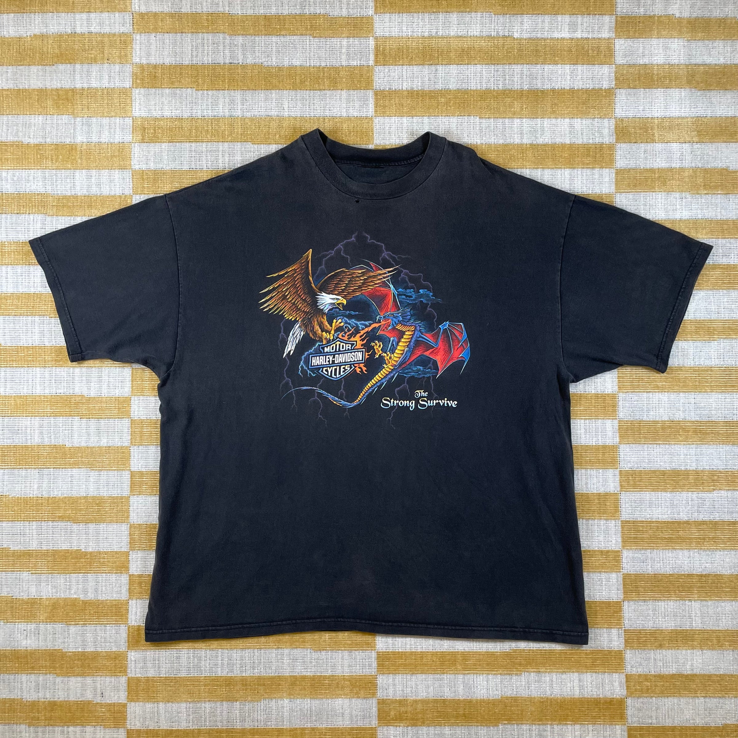 M*I様 Harley-Davidson 80s ドラゴンとワシ Tシャツ Harley-Davidson Eagle vs. Dragon Tee | Dead Center Vintage